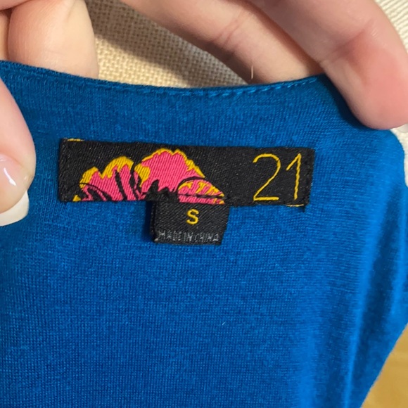 Forever 21 Tank ❄️ - Picture 5 of 7